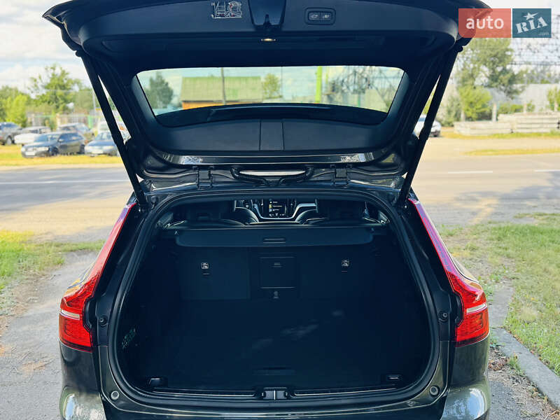 Универсал Volvo V60 2022 в Лохвице