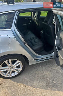 Универсал Volvo V60 2012 в 