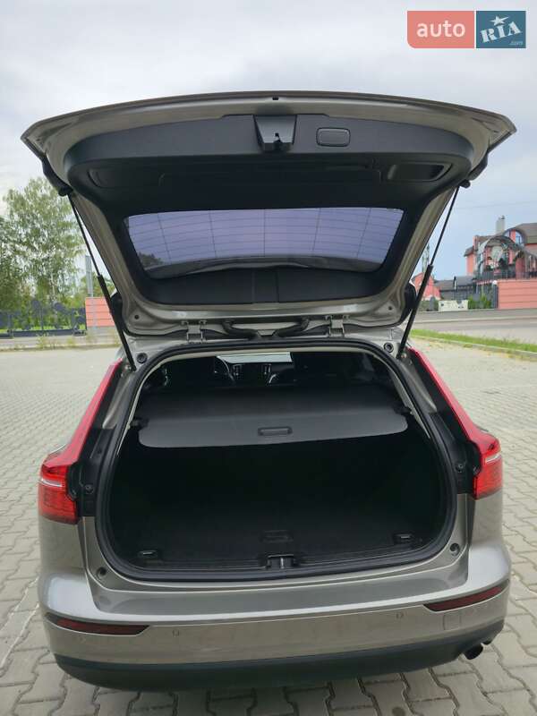 Универсал Volvo V60 2019 в Дрогобыче