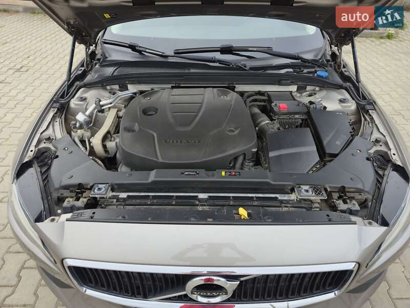 Универсал Volvo V60 2019 в Дрогобыче