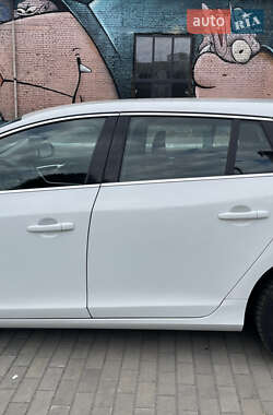 Универсал Volvo V60 2012 в 
