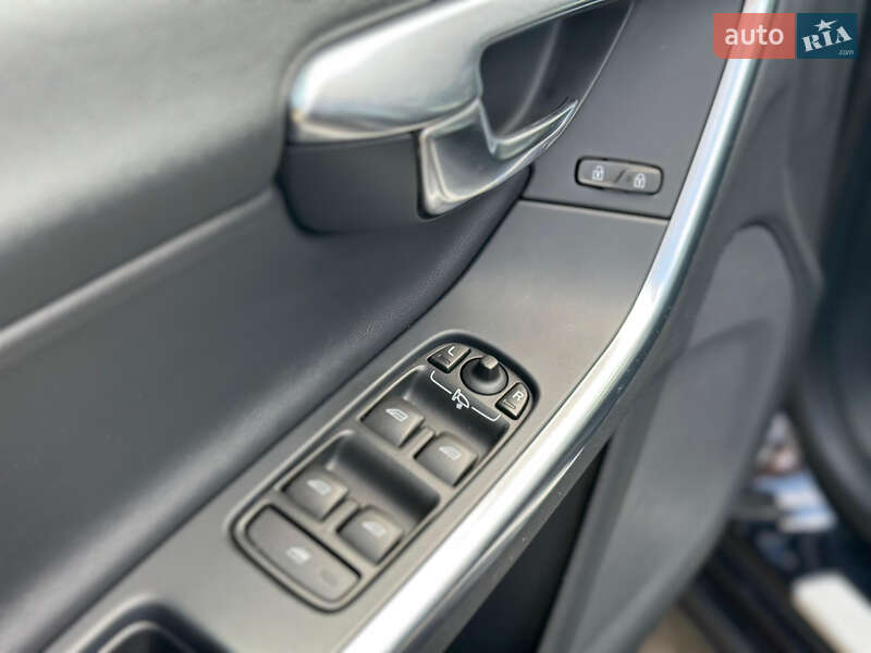 Універсал Volvo V60 2015 в Рівному