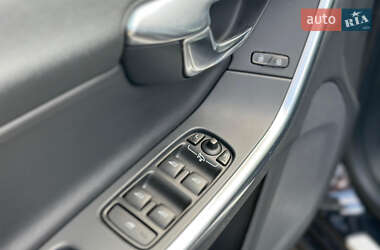 Универсал Volvo V60 2015 в 