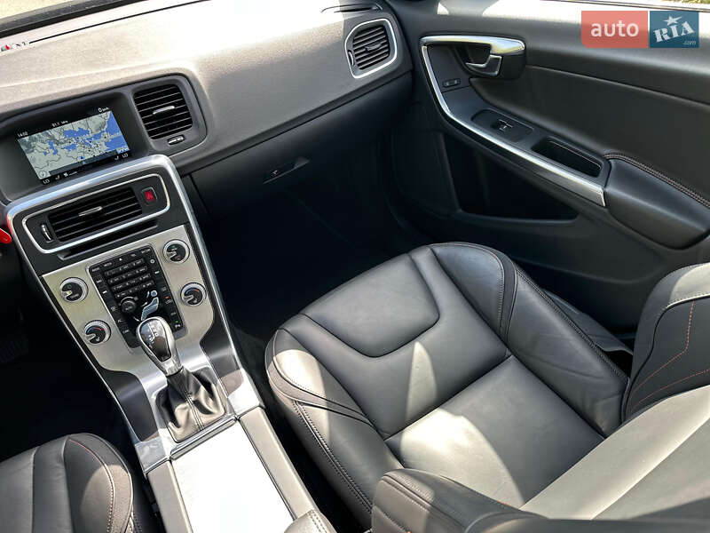 Універсал Volvo V60 2015 в Рівному