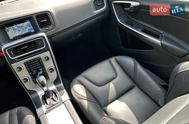 Универсал Volvo V60 2015 в 