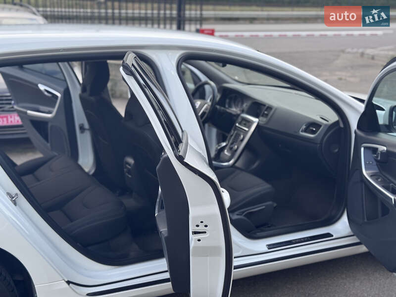 Универсал Volvo V60 2016 в Киеве фото 20 Универсал Volvo V60 2016 в Киеве
