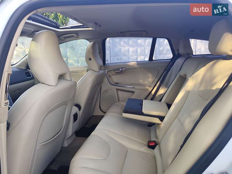 Универсал Volvo V60 2014 в Киеве фото 17 Универсал Volvo V60 2014 в Киеве