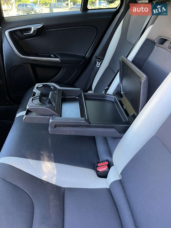 Универсал Volvo V60 2011 в Луцке