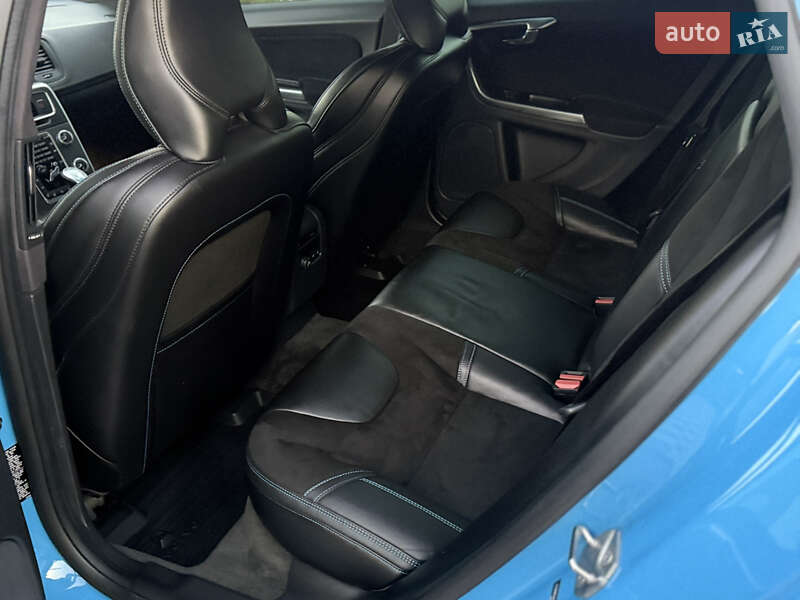 Универсал Volvo V60 2016 в Киеве фото 42 Универсал Volvo V60 2016 в Киеве