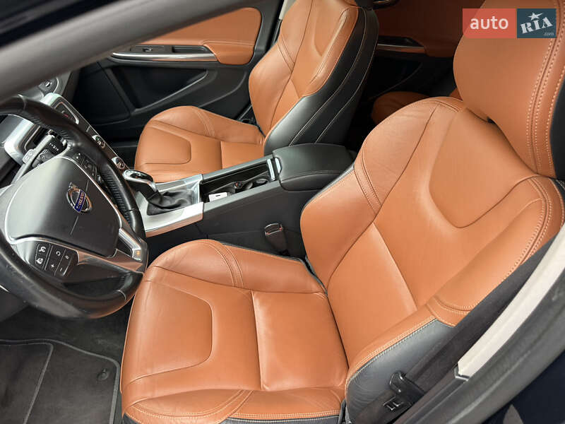 Универсал Volvo V60 2015 в Полтаве
