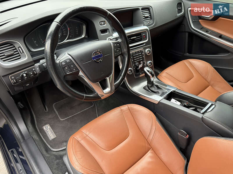 Универсал Volvo V60 2015 в Полтаве