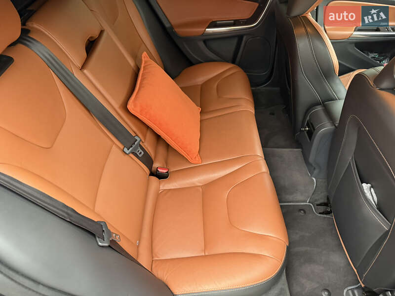 Универсал Volvo V60 2015 в Полтаве