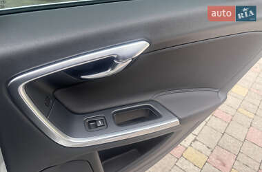 Универсал Volvo V60 2012 в 