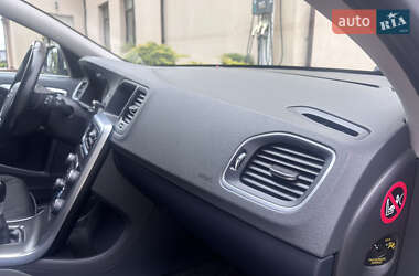 Универсал Volvo V60 2012 в 