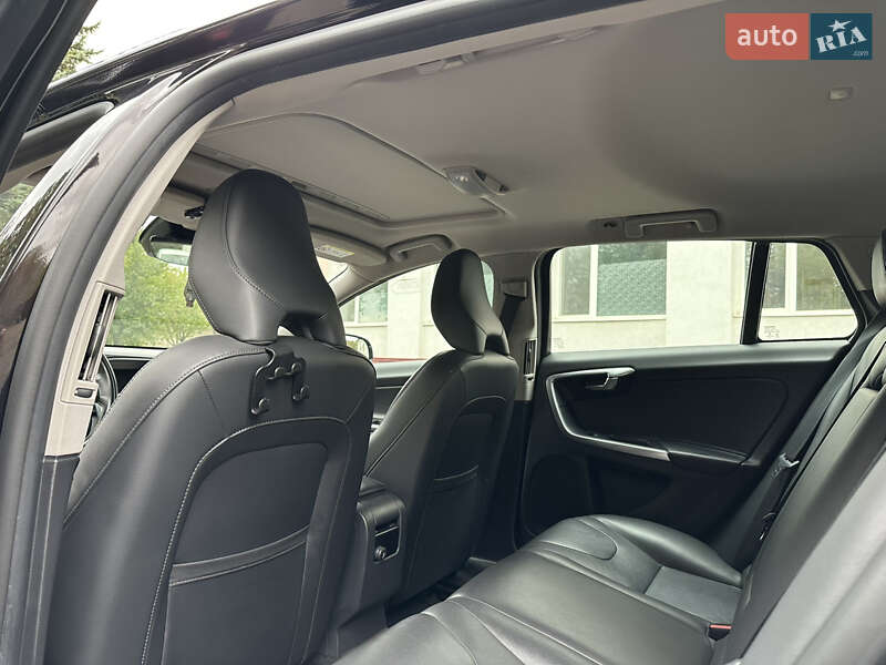 Универсал Volvo V60 2014 в Черновцах