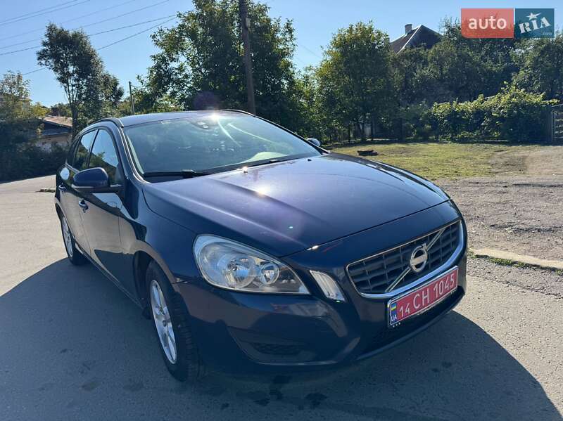 Универсал Volvo V60 2012 в 