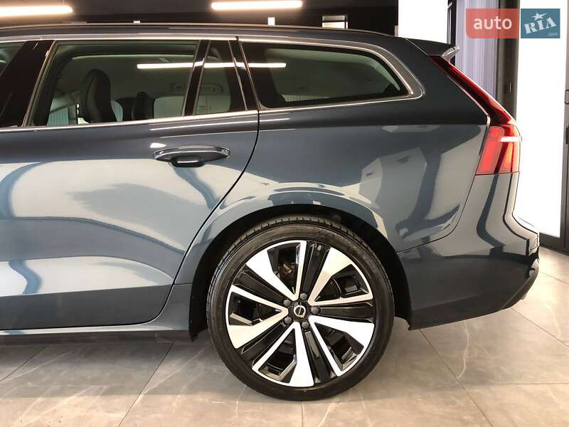 Универсал Volvo V60 2021 в Львове