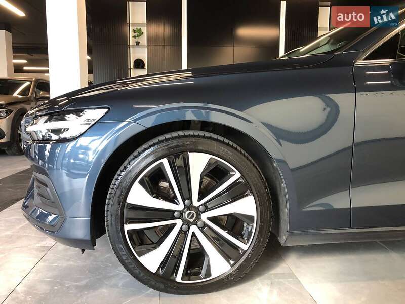 Универсал Volvo V60 2021 в Львове