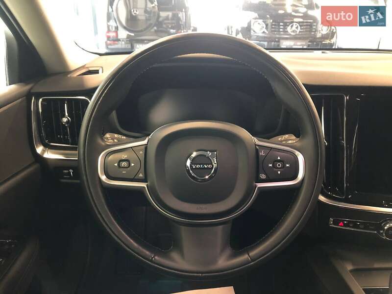 Универсал Volvo V60 2021 в Львове
