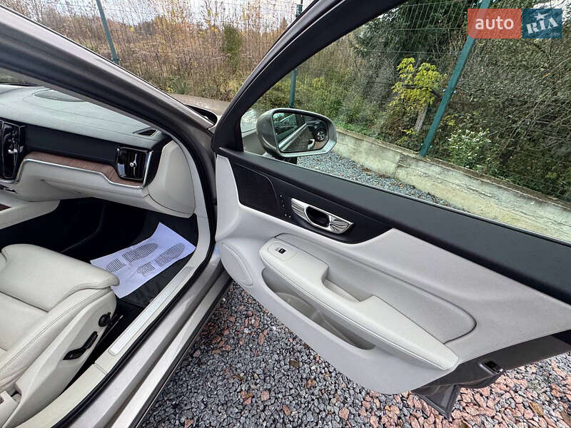 Универсал Volvo V60 2020 в Дрогобыче