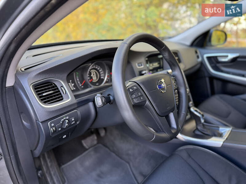 Универсал Volvo V60 2016 в Ровно фото 15 Универсал Volvo V60 2016 в Ровно