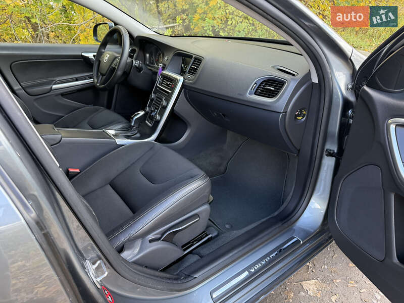 Универсал Volvo V60 2016 в Ровно фото 27 Универсал Volvo V60 2016 в Ровно
