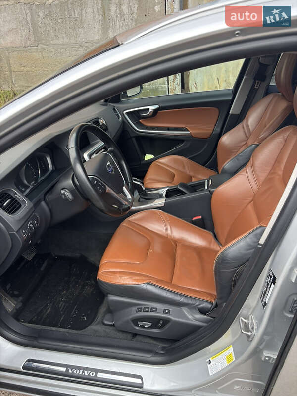 Універсал Volvo V60 2015 в Києві