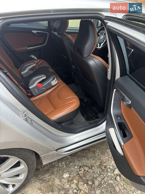 Універсал Volvo V60 2015 в Києві