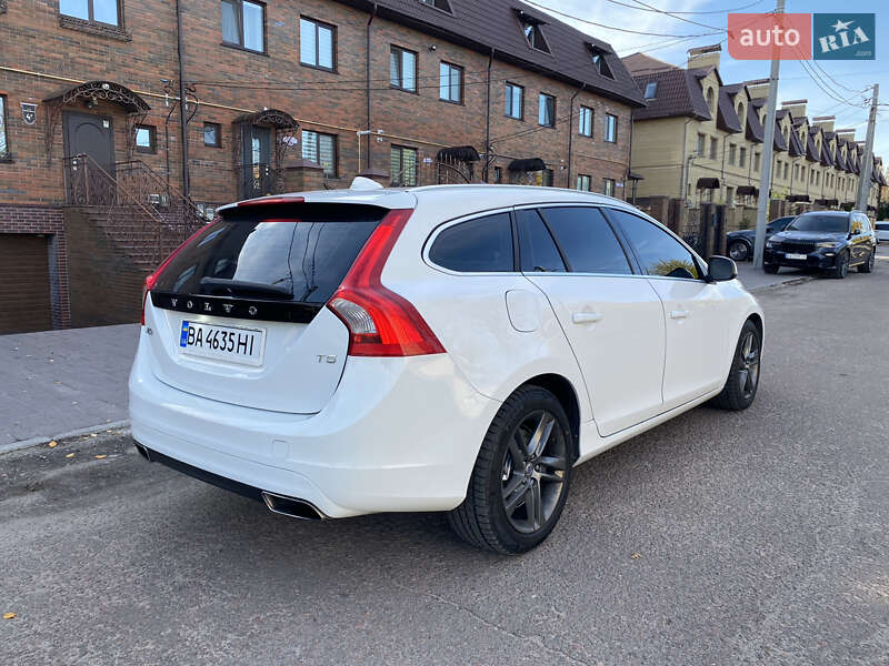 Універсал Volvo V60 2014 в Кропивницькому