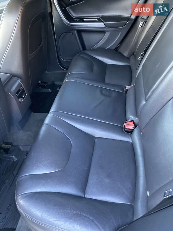 Универсал Volvo V60 2016 в Львове фото 27 Универсал Volvo V60 2016 в Львове