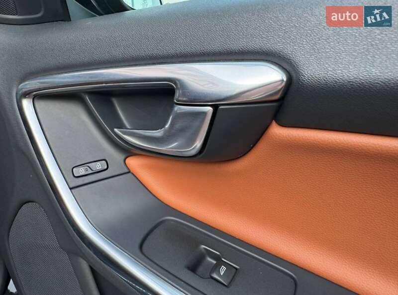 Універсал Volvo V60 2013 в Шепетівці