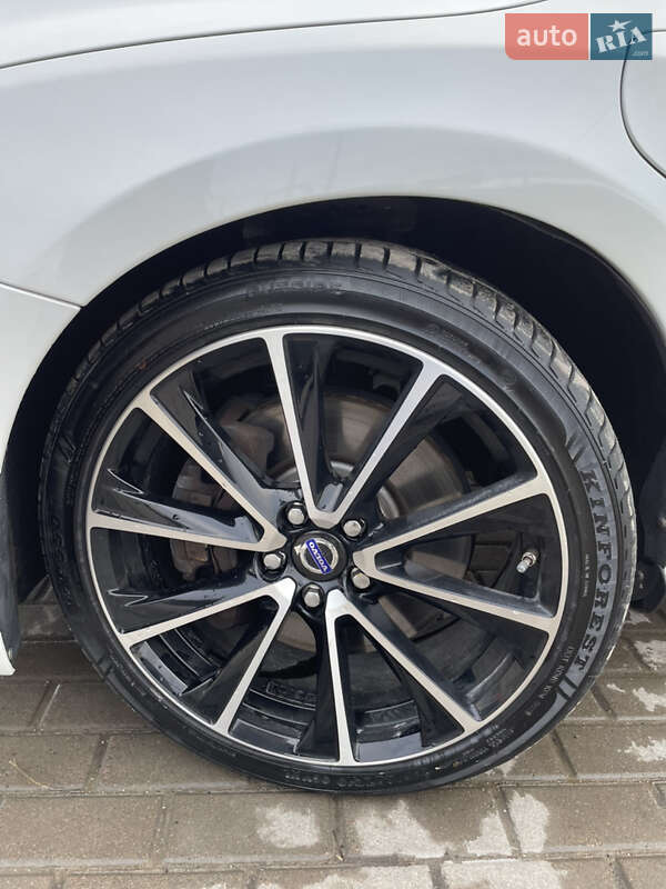 Універсал Volvo V60 2014 в Золочеві