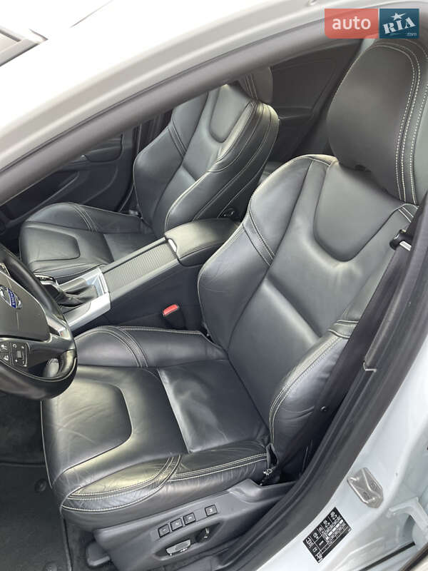 Універсал Volvo V60 2014 в Золочеві