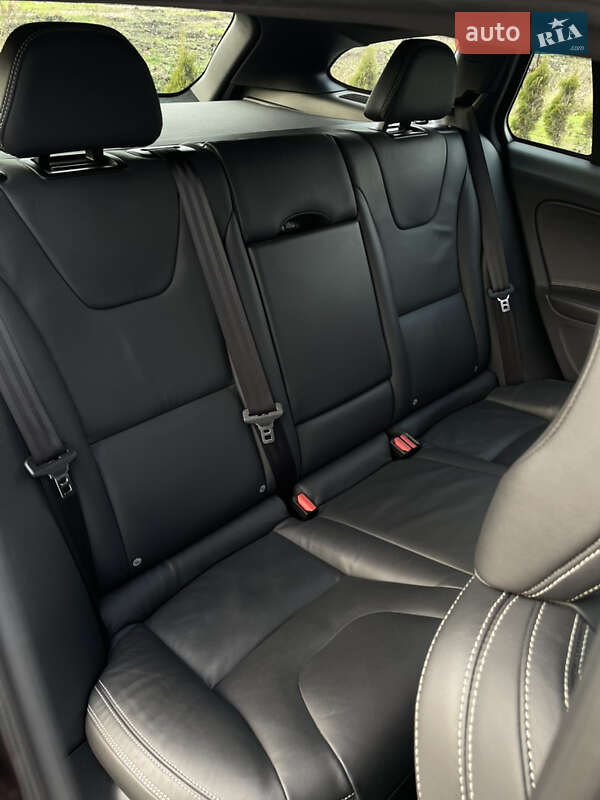 Універсал Volvo V60 2014 в Золочеві