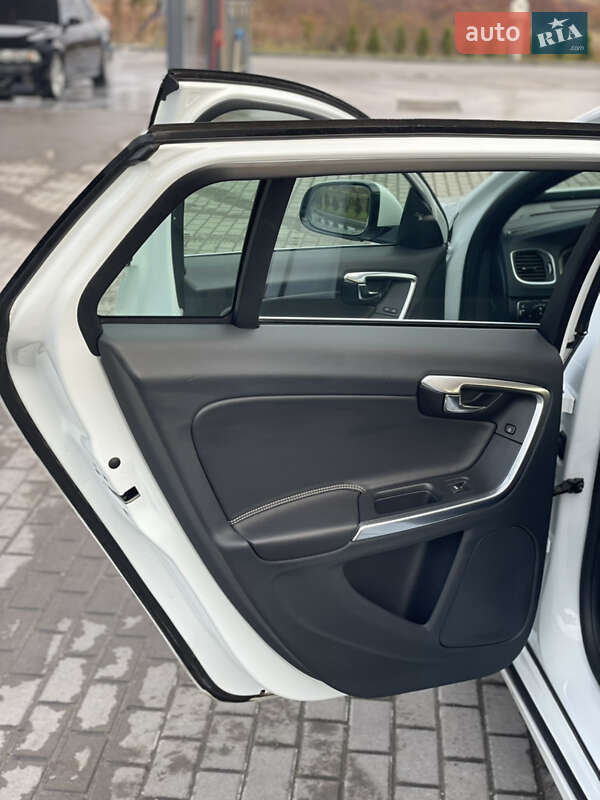 Універсал Volvo V60 2014 в Золочеві