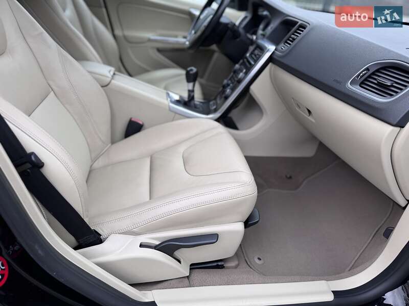 Універсал Volvo V60 2012 в Києві