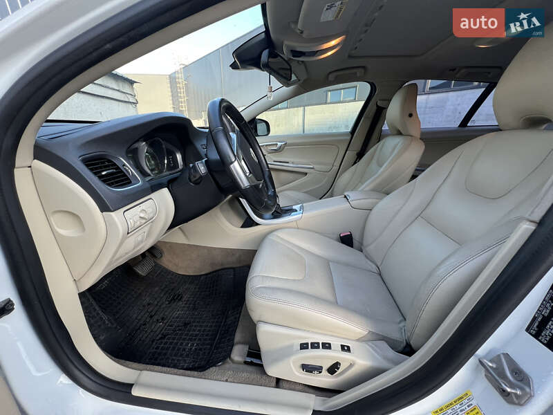 Универсал Volvo V60 2014 в Киеве