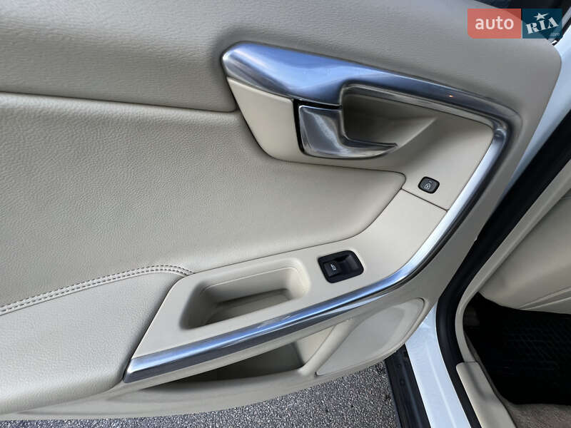 Универсал Volvo V60 2014 в Киеве