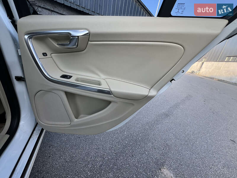 Универсал Volvo V60 2014 в Киеве