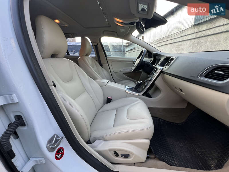 Универсал Volvo V60 2014 в Киеве