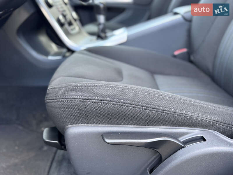 Универсал Volvo V60 2012 в Киеве фото 30 Универсал Volvo V60 2012 в Киеве
