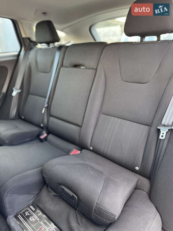 Универсал Volvo V60 2012 в Киеве фото 42 Универсал Volvo V60 2012 в Киеве