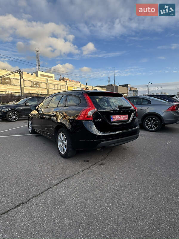 Универсал Volvo V60 2012 в Киеве фото 60 Универсал Volvo V60 2012 в Киеве