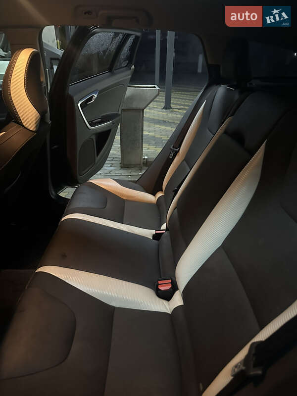 Універсал Volvo V60 2011 в Іршаві