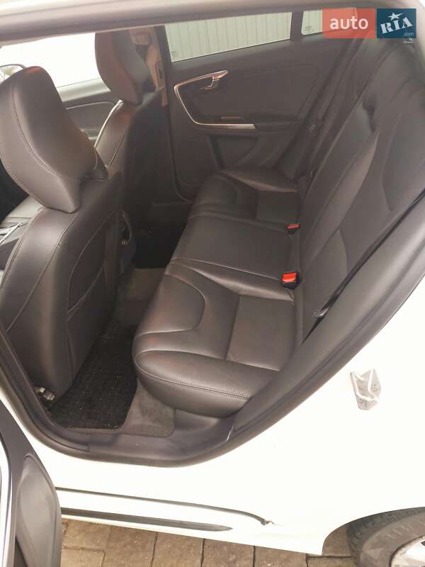 Универсал Volvo V60 2017 в Коломые фото 14 Универсал Volvo V60 2017 в Коломые