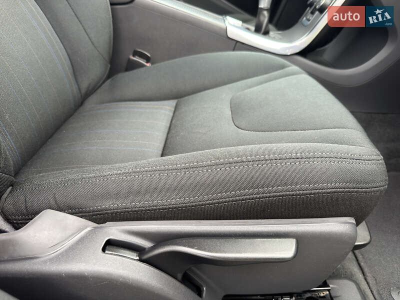 Универсал Volvo V60 2012 в Стрые фото 124 Универсал Volvo V60 2012 в Стрые