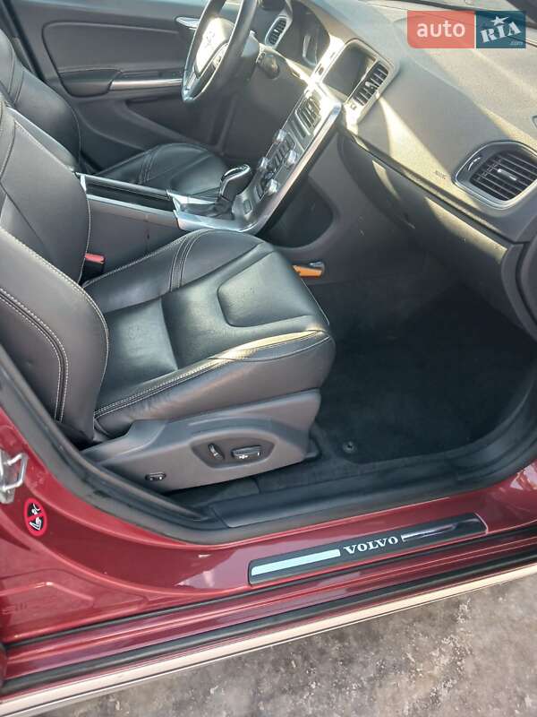 Универсал Volvo V60 2015 в Львове
