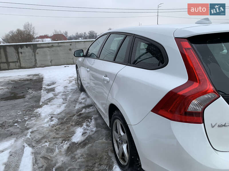 Универсал Volvo V60 2016 в Киеве фото 12 Универсал Volvo V60 2016 в Киеве
