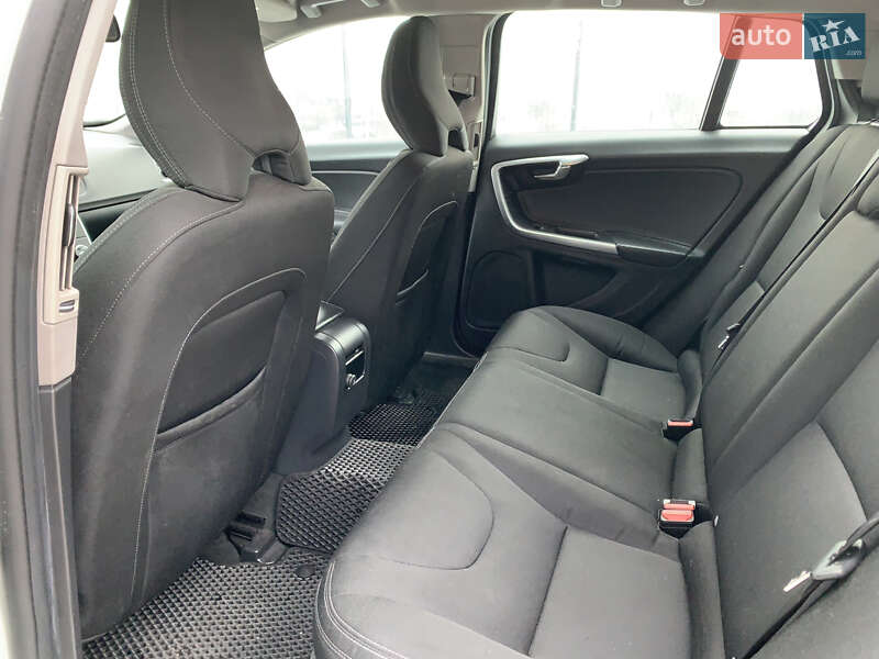 Универсал Volvo V60 2016 в Киеве фото 18 Универсал Volvo V60 2016 в Киеве