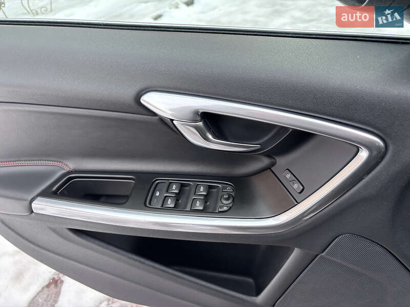 Универсал Volvo V60 2015 в Стрые